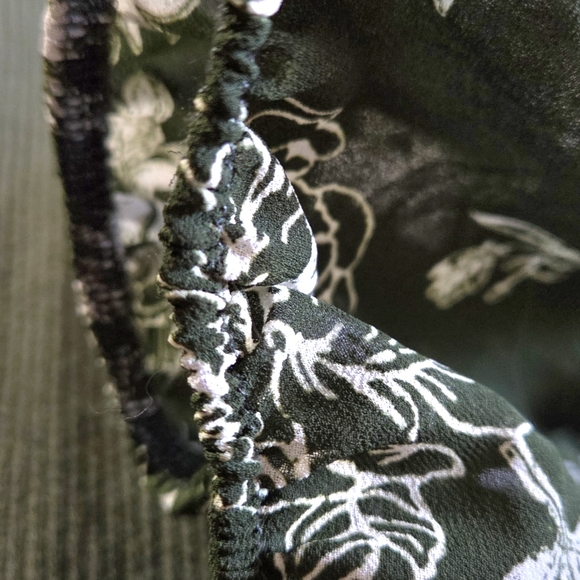 Francesca's Collections Green Floral Sleeve Blouse - Picture 3 of 7